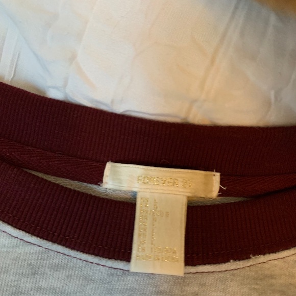 Forever 21 crewneck - Picture 2 of 2
